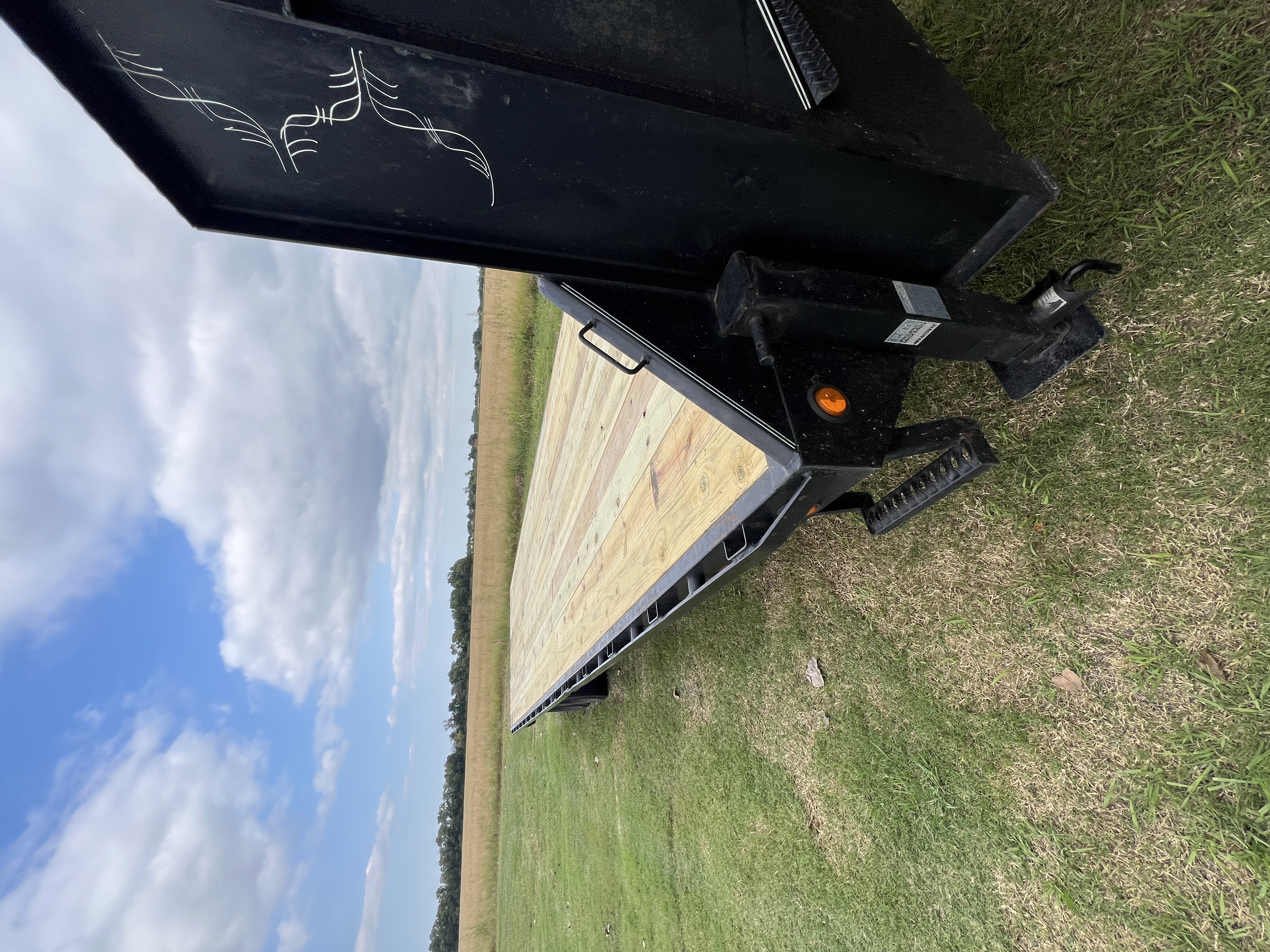 30' x 96" PJ Gooseneck Deckover Trailer view 2